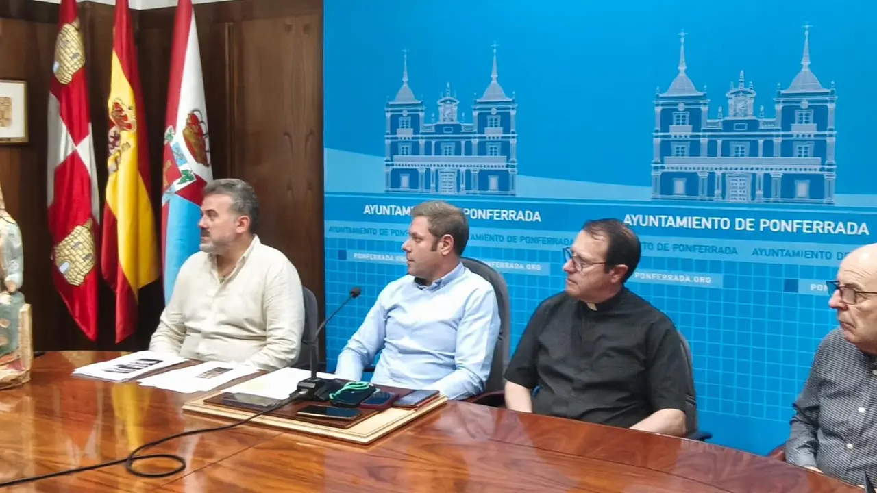 Ponferrada elabora una réplica de Nuestra Señora del Refugio de Compostilla que se podrá ver en la iglesia del barrio.
