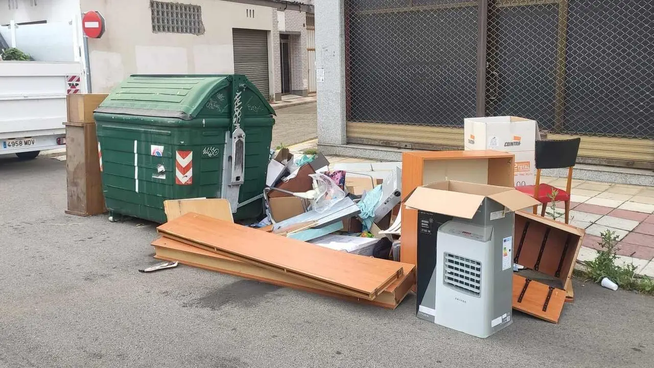 Basura en San Andrés del Rabanedo.