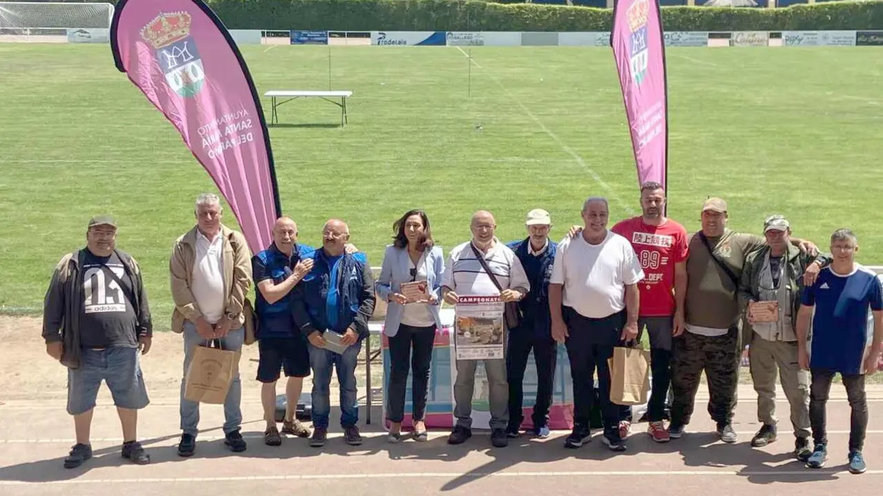Un instante de la entrega de premios en Santa María del Páramo.