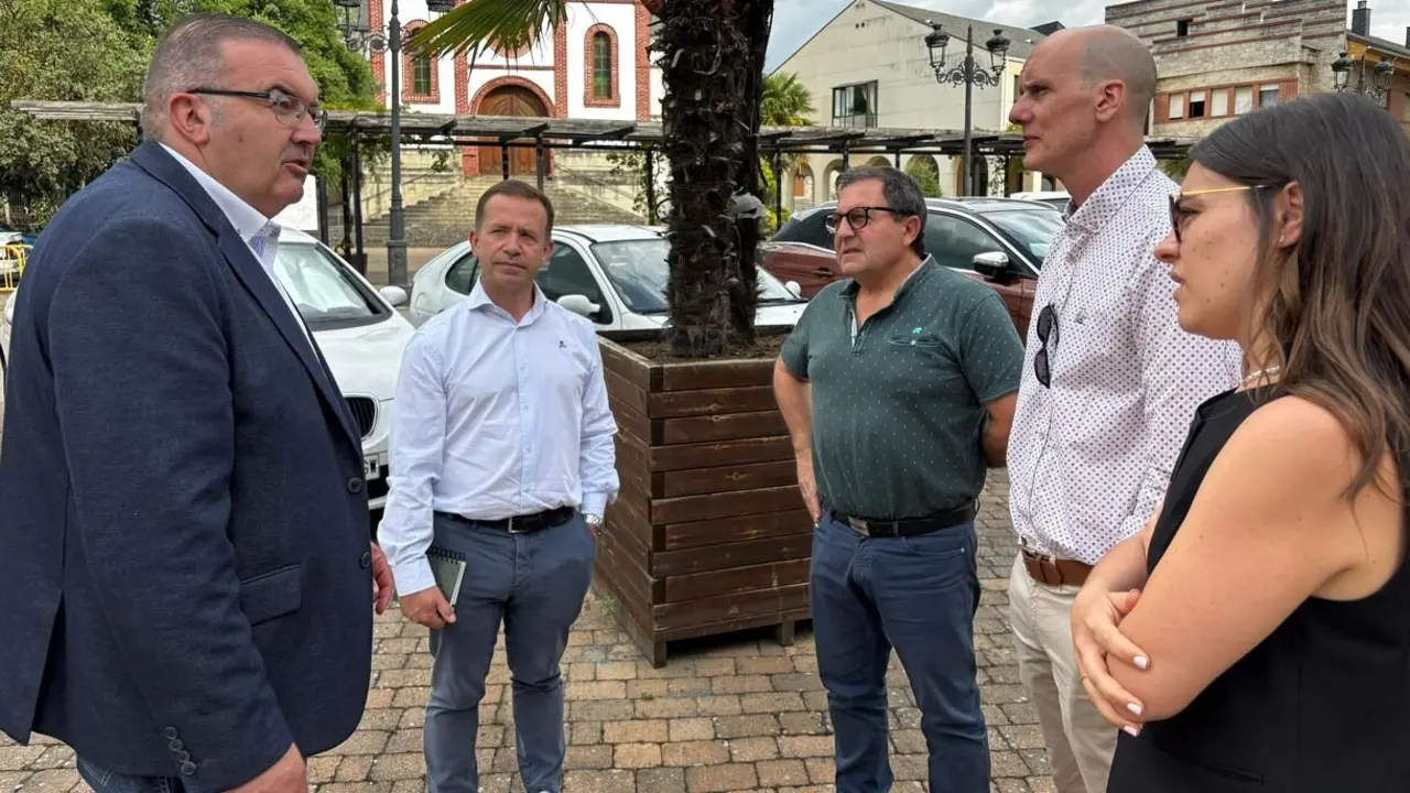 La Diputación de León acometerá este año la obra para arreglar la avenida Santalla de Oscos en Toral de los Vados.