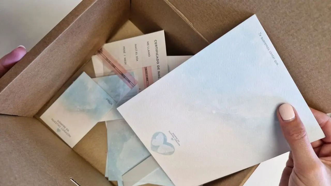 Caja de duelo que entregan los hospitales para ofrecer apoyo emocional a las familias que sufren la pérdida de su bebé. Foto: Ical.