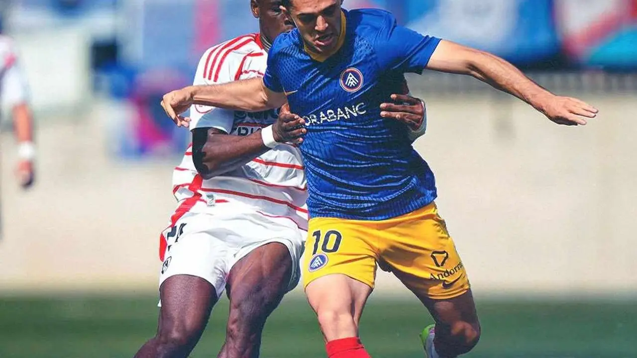 Doué en un lance del partido.