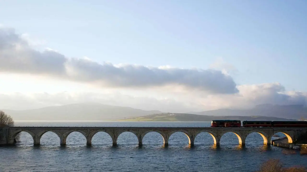 El Expreso de La Robla recorre el trayecto Bilbao-León-Bilbao