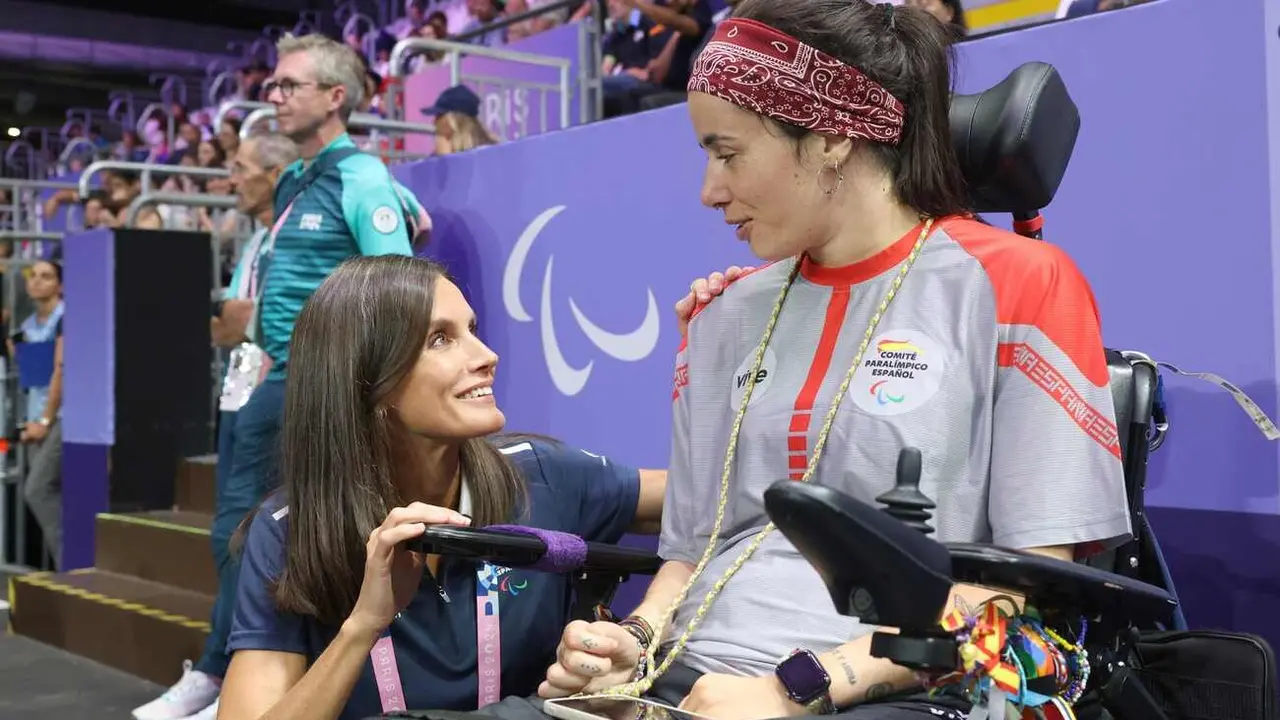 Sara Aller, en la imagen junto a la reina Letizia, es una de las deportistas reconocidas por su excelencia deportiva.