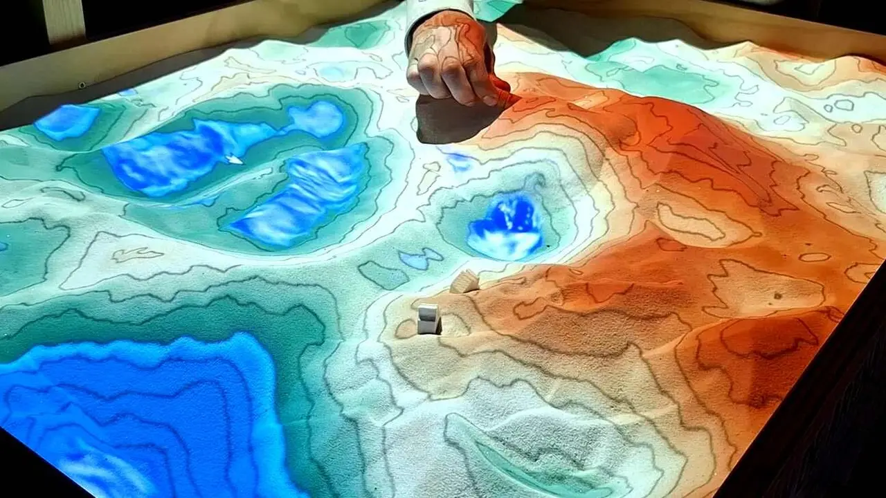 Imagen del cajón de arena que permite una enseñanza completamente innovadora en la ULE.