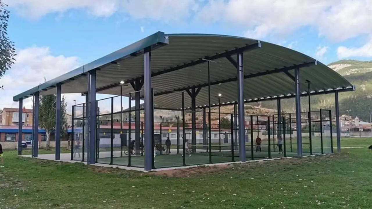Imagen de la pista de pádel de Cistierna.