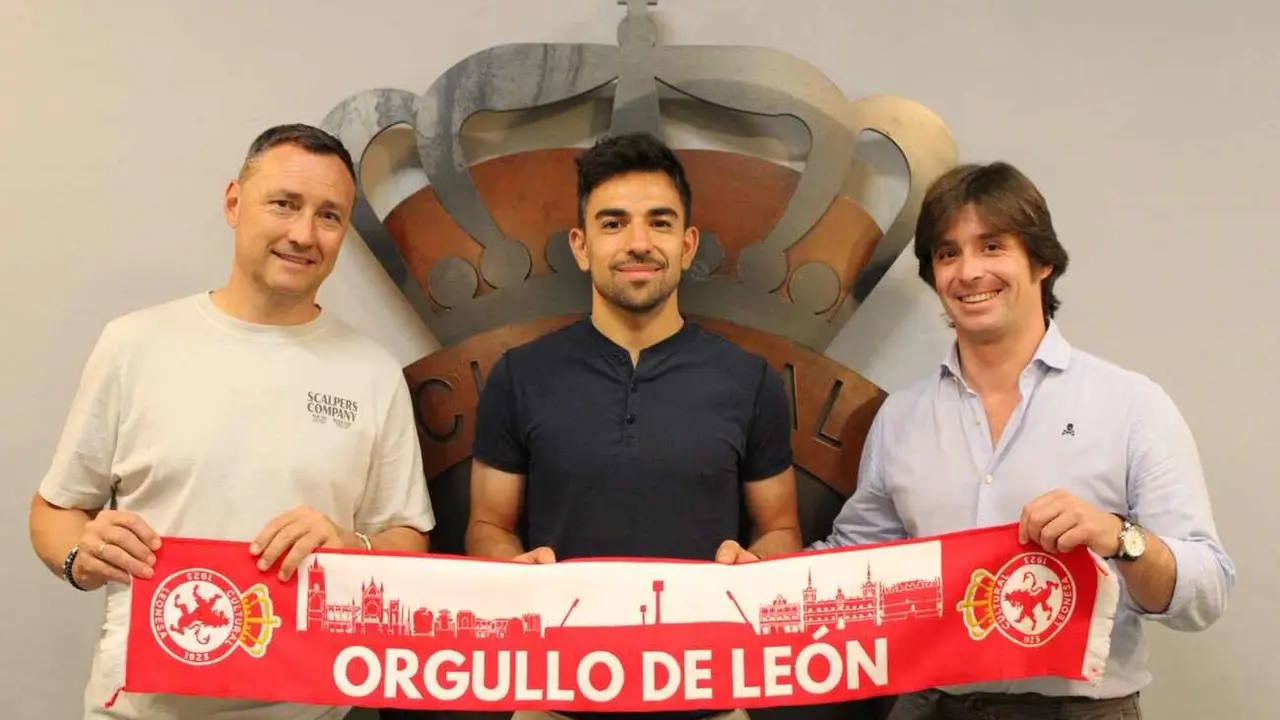 Presentación del nuevo preparador físico en la sede de la Cultural y Deportiva Leonesa.