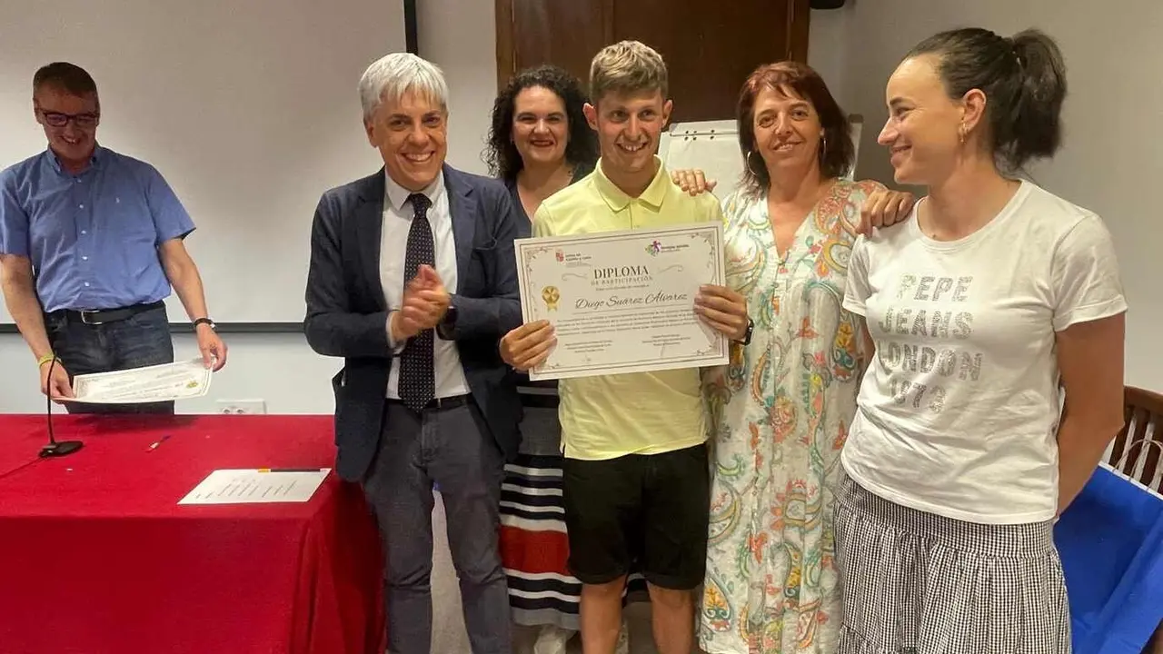 Siete alumnos de Amidown culminan su formación básica en Servicios Administrativos