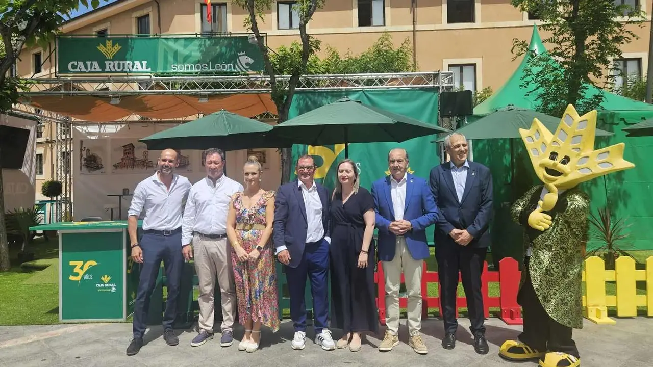 Caja Rural celebra su 30 aniversario en León con la apertura de un espacio musical ara las fiestas de San Juan.