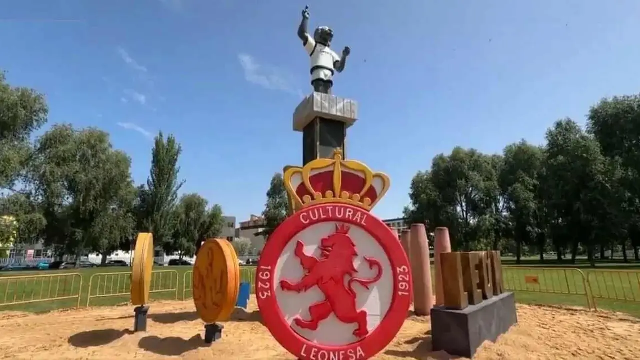 La hoguera de San Juan de León homenajea a la Cultural. La información, en MuresTV.
