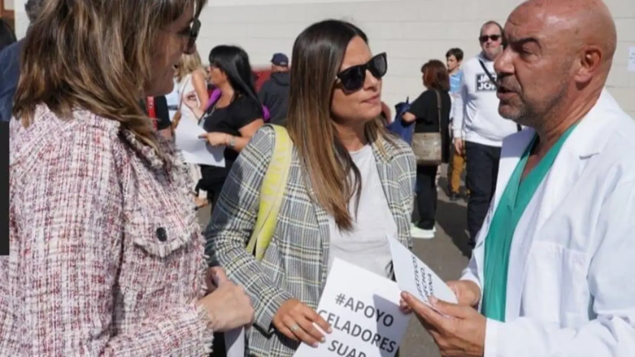 Víctor Pérez, durante una de las concentraciones en defensa del papel de los celadores en la Sanidad.