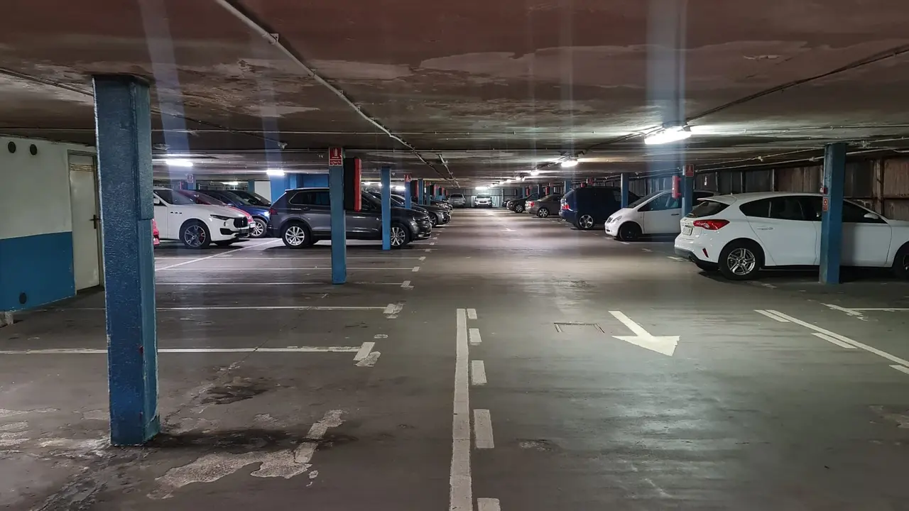 Estado actual del aparcamiento de Santo Domingo, en León capital, en una imagen tomada esta misma semana.