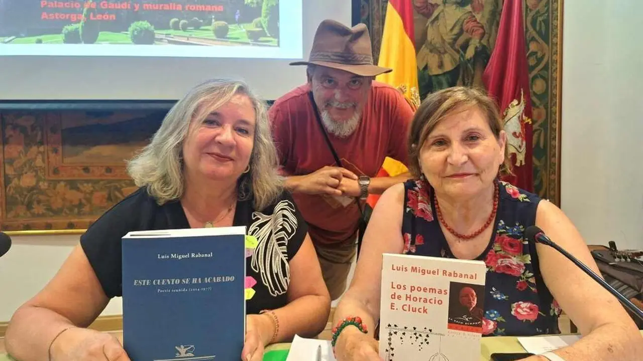La Casa de León en Madrid ha acogido el Ágora de la poesía, en su edición número XXVII. El acto fue presentado, en nombre de la Casa de León, por Pilar Pacho y Margarita Álvarez, miembros de la Junta Directiva, y por el socio Xavier de Tusalle quienes también participaron en el recital.
