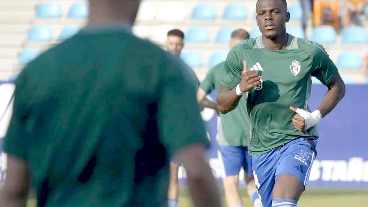 Doué, durante un entrenamiento de la SD Ponferradina.