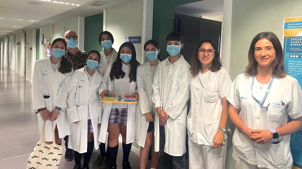 Foto de los alumnos y personal del hospital de día.