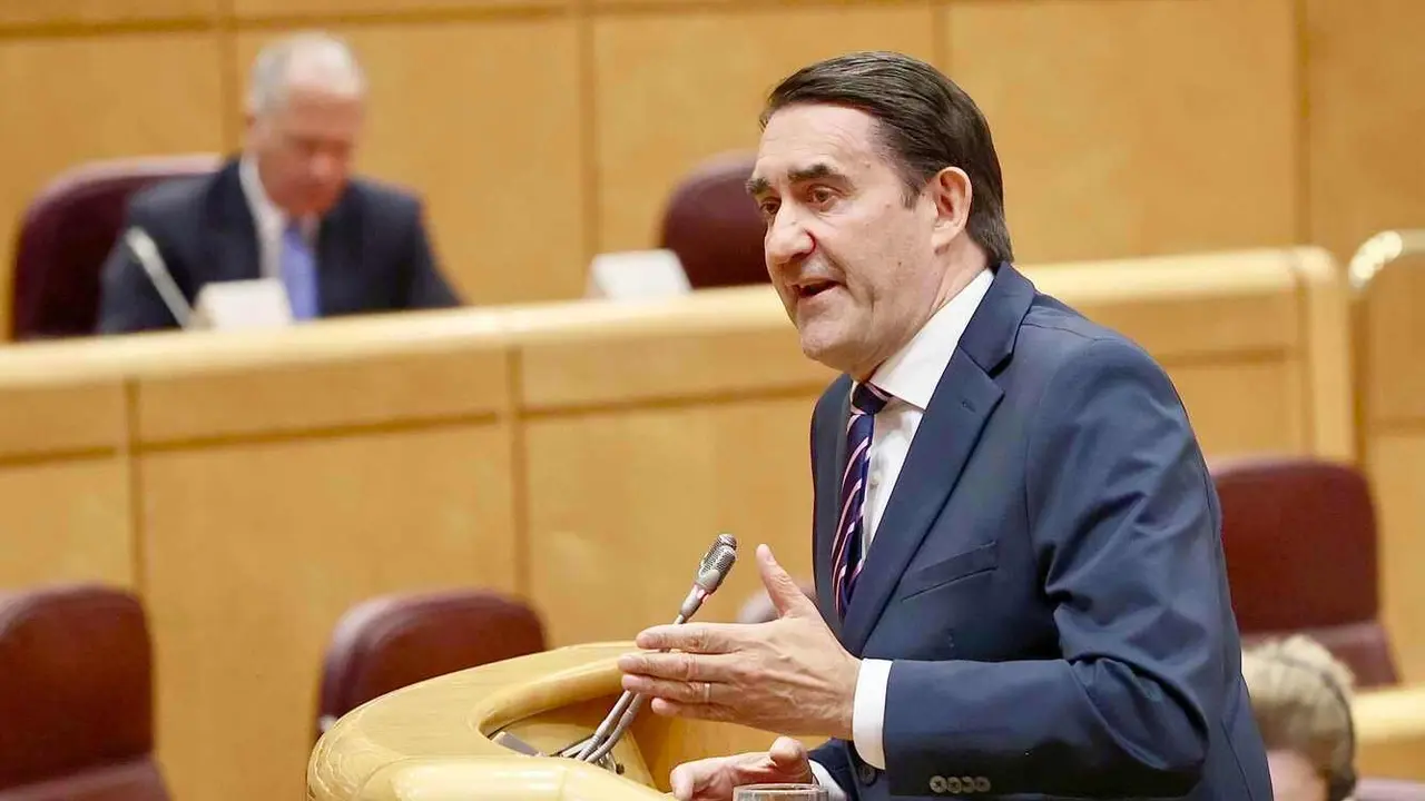 El consejero de Medio Ambiente, Vivienda y Ordenación del Territorio, Juan Carlos Suárez-Quiñones, interviene en la Comisión General de las Comunidades Autónomas del Senado en relación con la política de vivienda.
