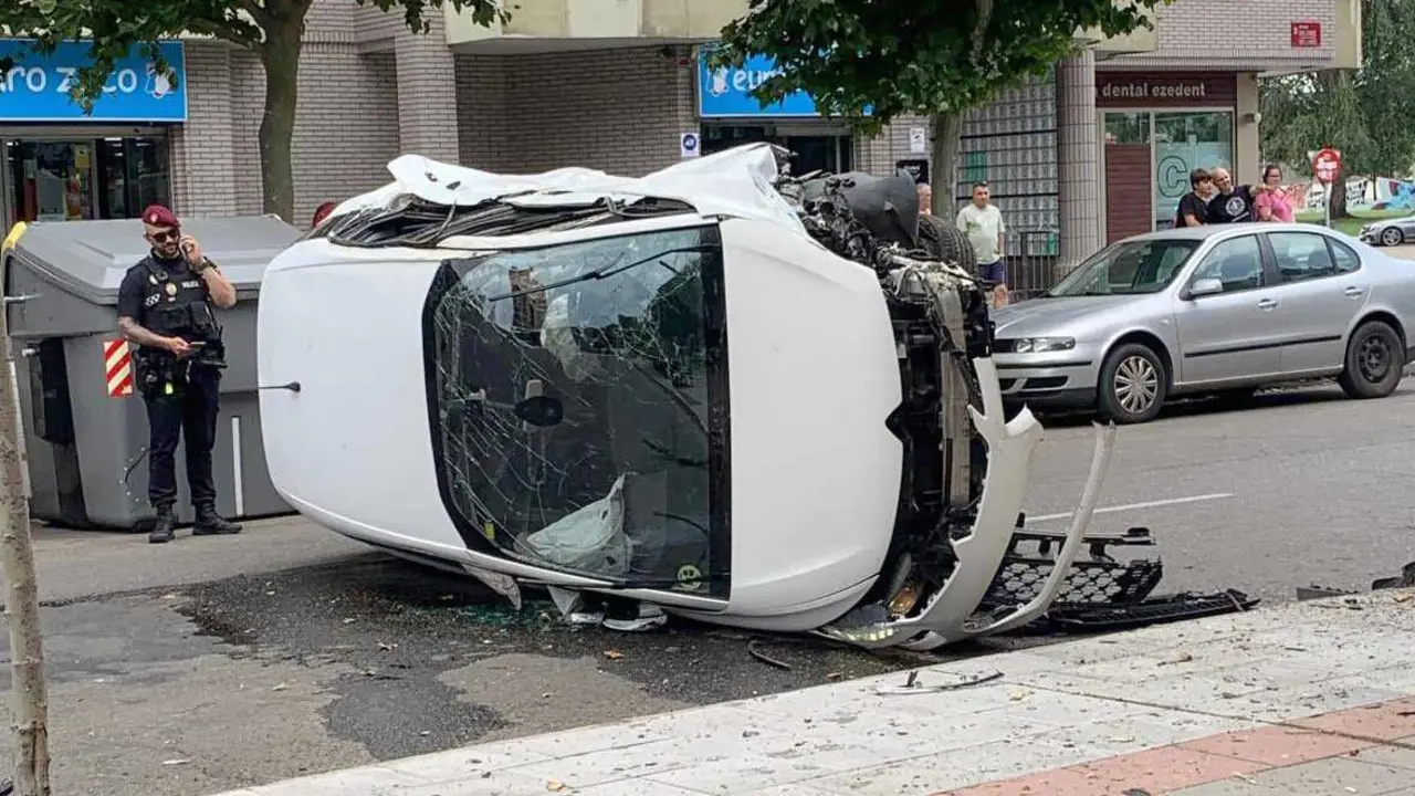 Imagen del vehículo tras el aparatoso accidente.