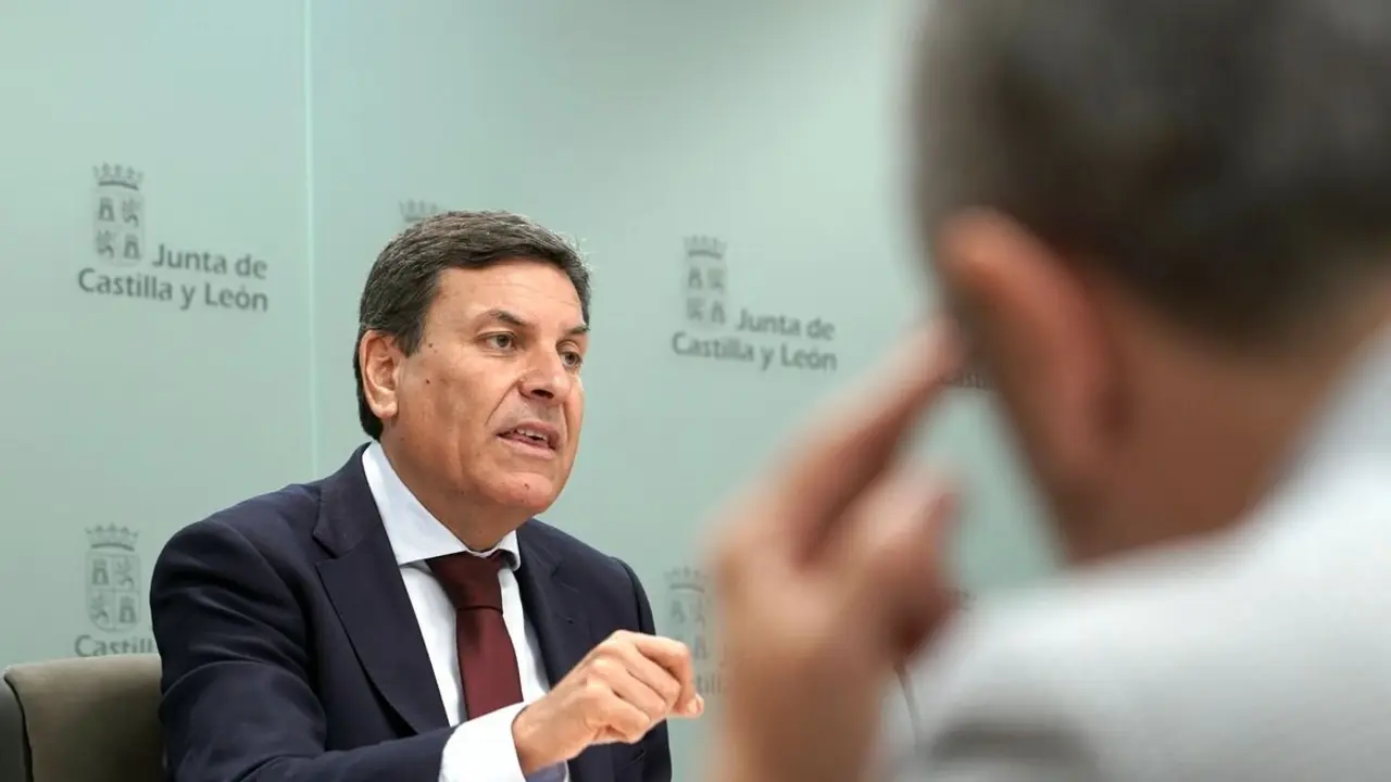El consejero de Economía y Hacienda y portavoz de la Junta, Carlos Fernández Carriedo, comparece en rueda de prensa posterior al Consejo de Gobierno. Foto: Rubén Cacho