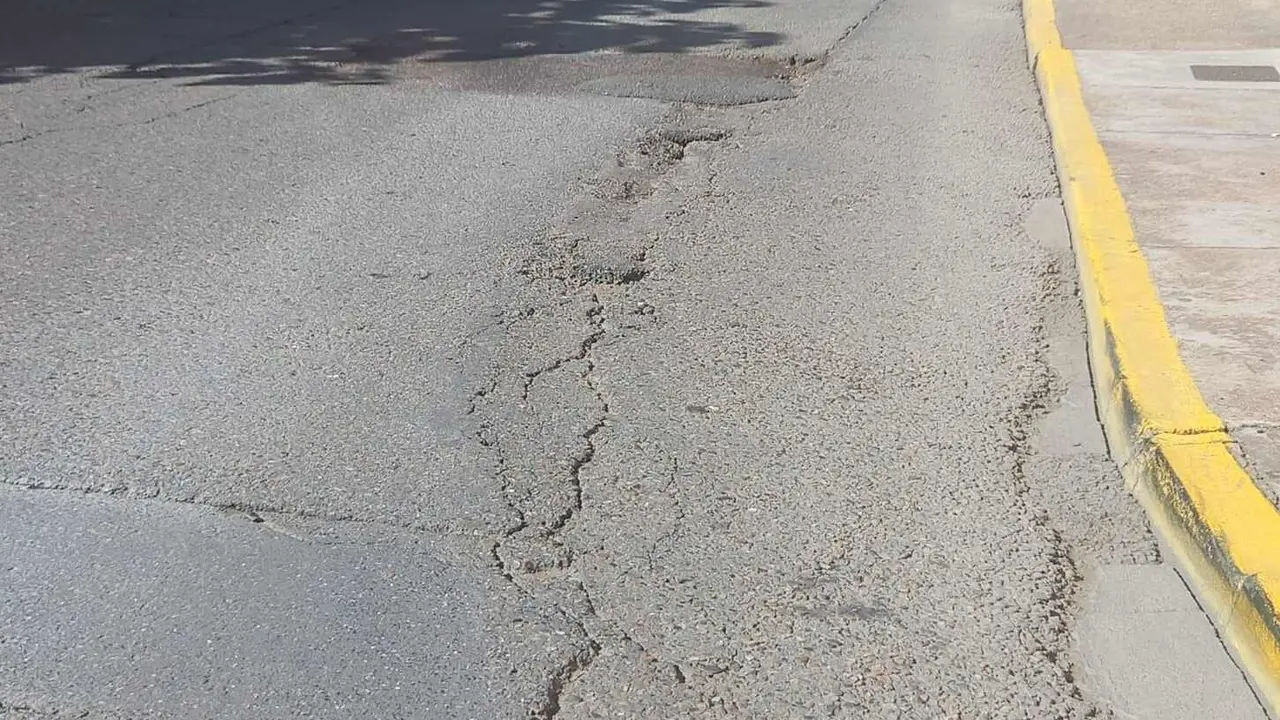 Estado de deterioro que presentan los viales al paso por Santa María del Páramo.