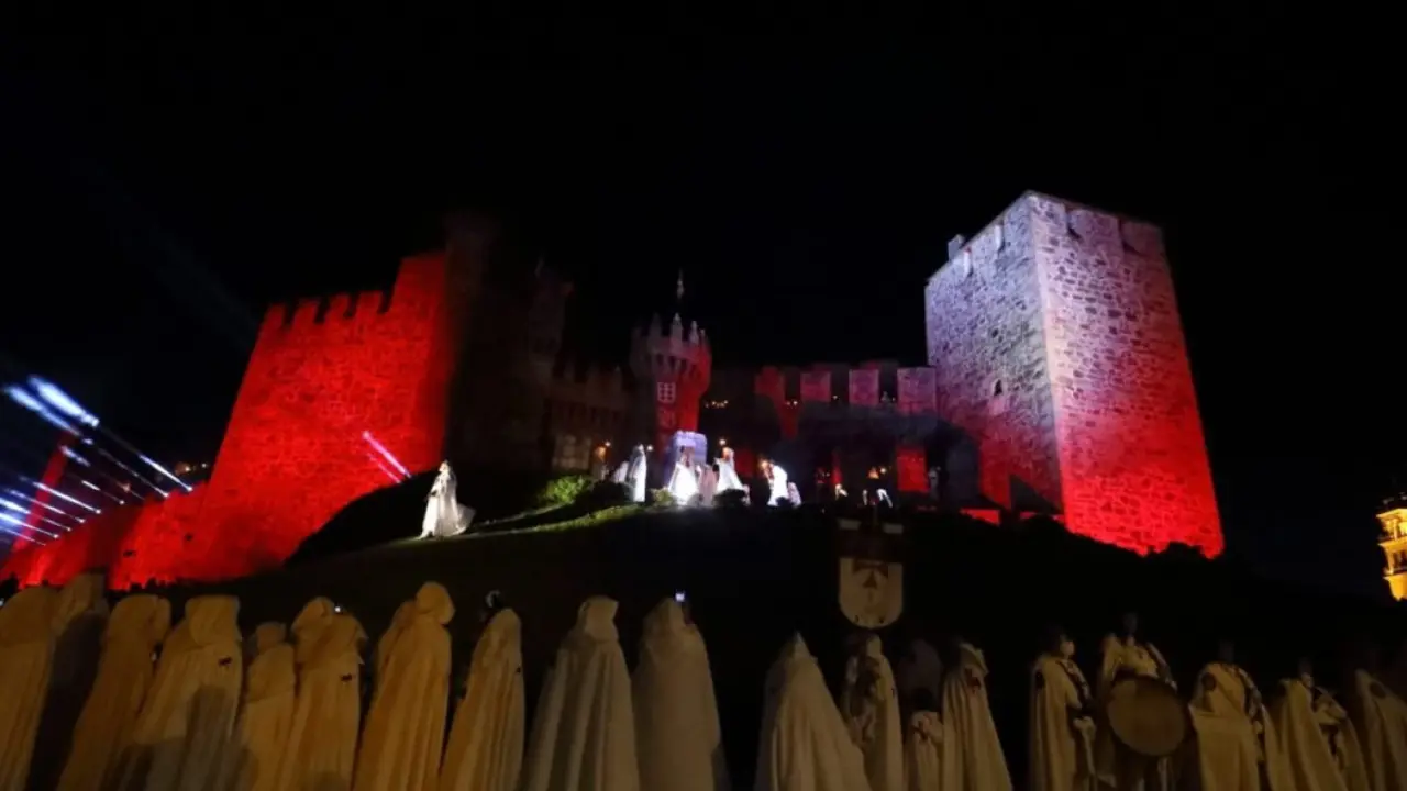 Ponferrada templaria se llena de tradición y comercio.