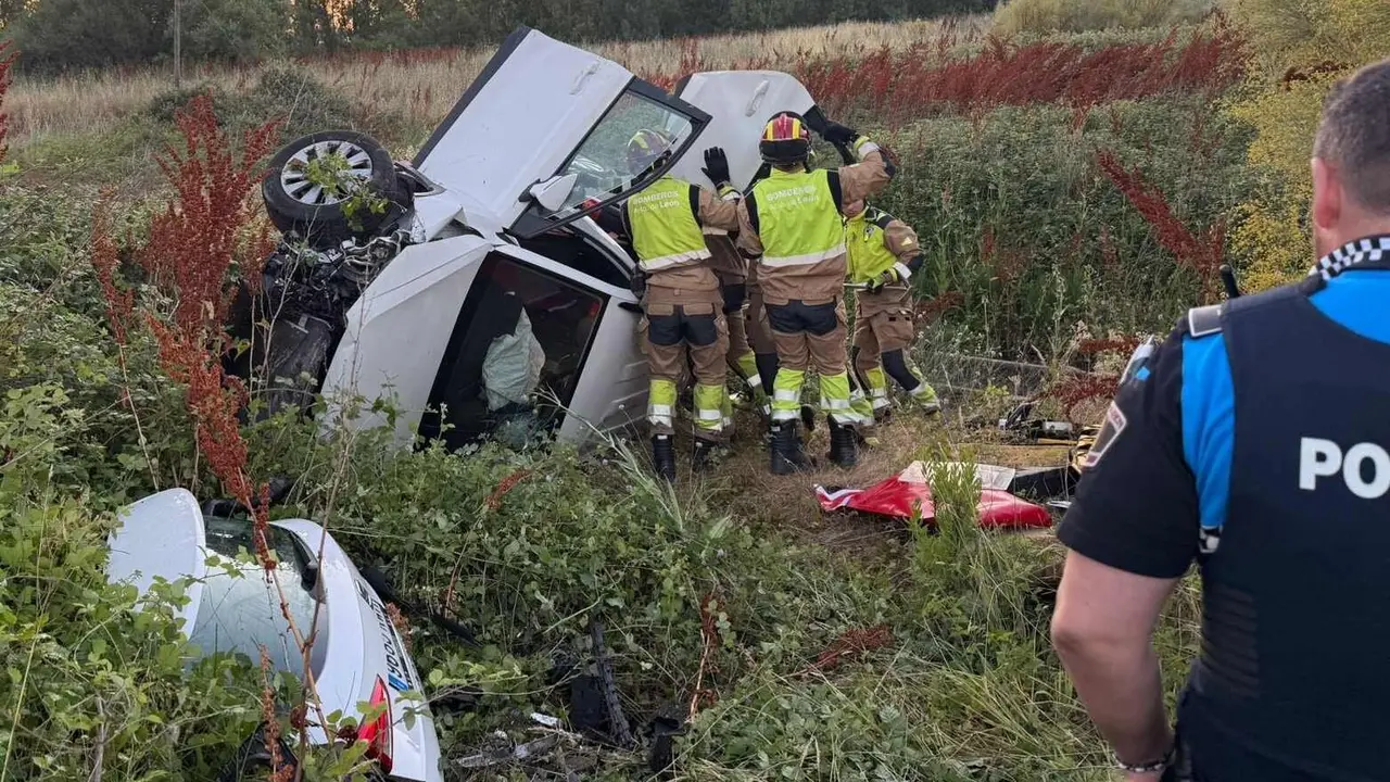 Un momento del rescate en una fotografía facilitada por la Policía Local de León.