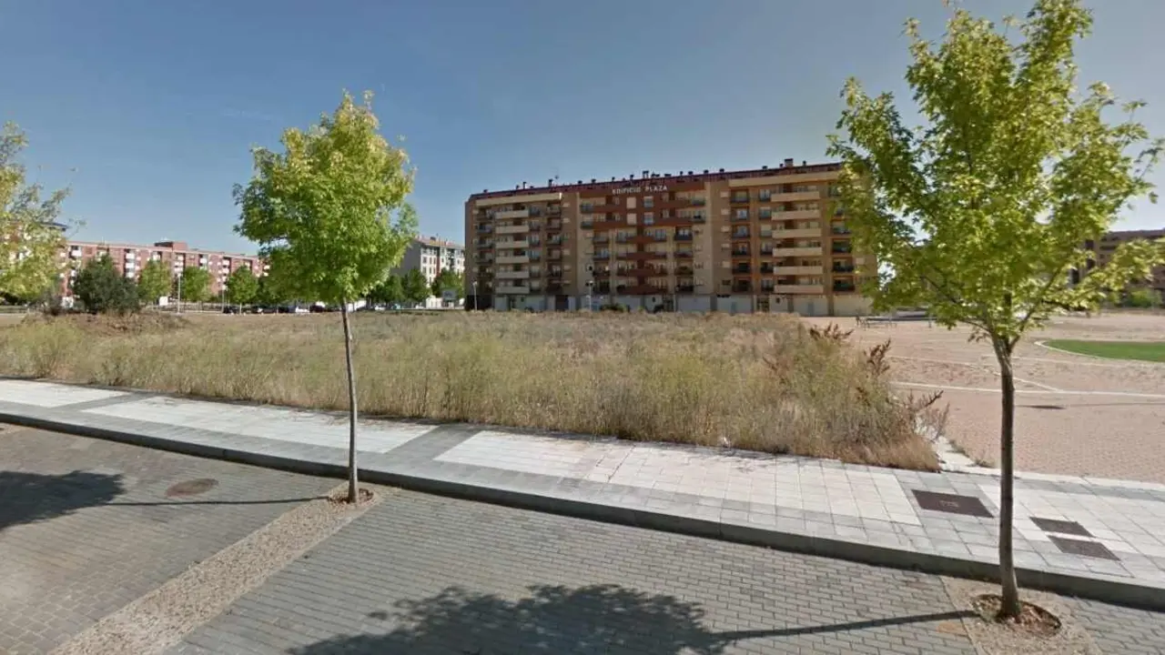 Imagen de la parcela en la que Alimerka levantará su gran supermercado en La Lastra.