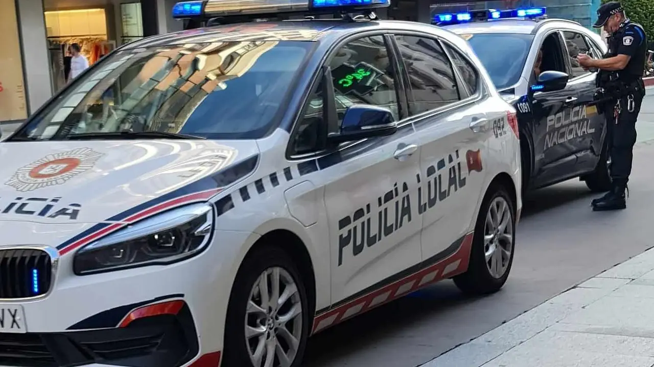Efectivos de Policía Local y Nacional durante una intervención.