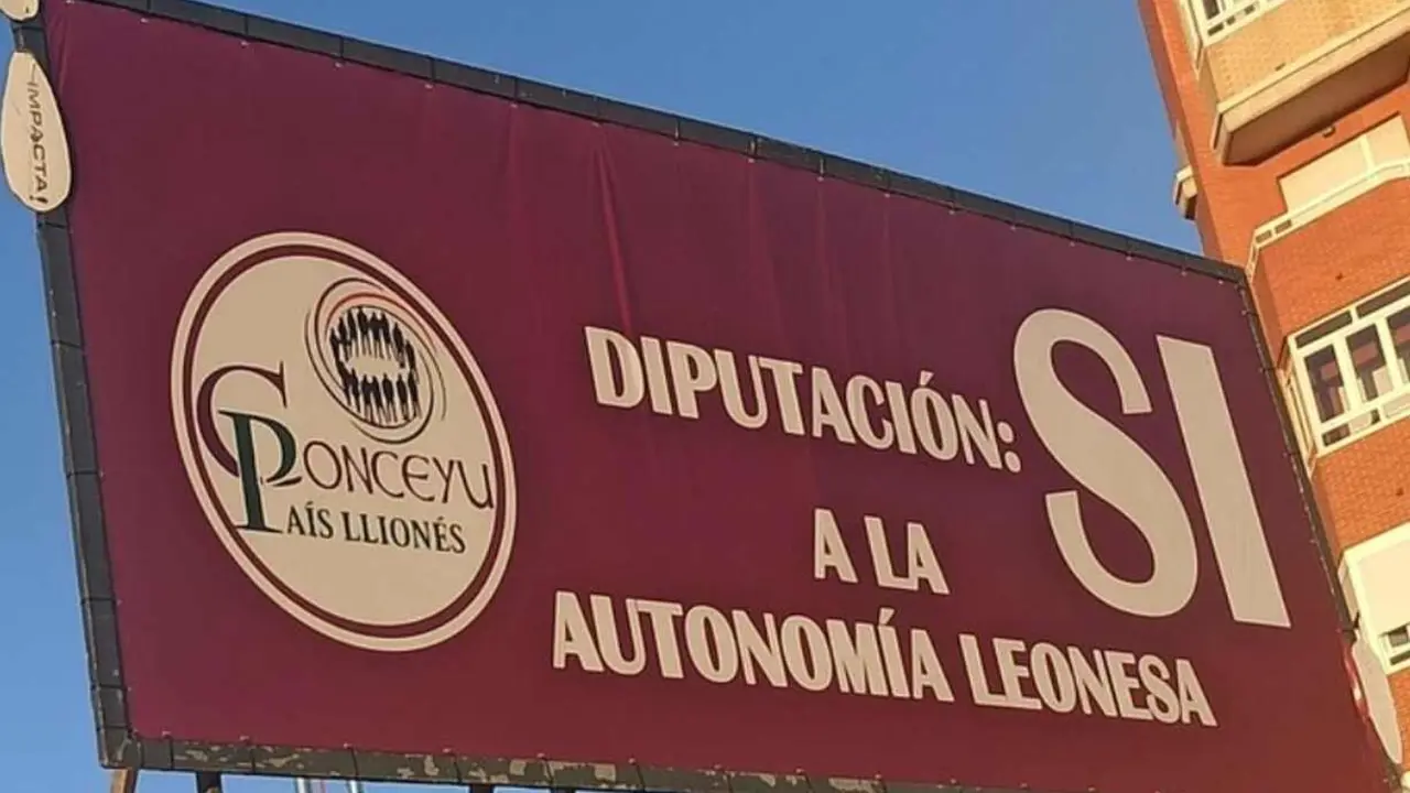 Valla colocada por Conceyu con motivo de la votacion de la  moción en DIputación.