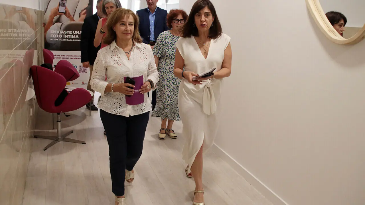 La presidenta del Tribunal Superior de Justicia de Castilla y León, Ana del Ser, visita el centro de atención y asistencia integral 24 horas a víctimas de violencia sexual de León. Foto: Peio García.