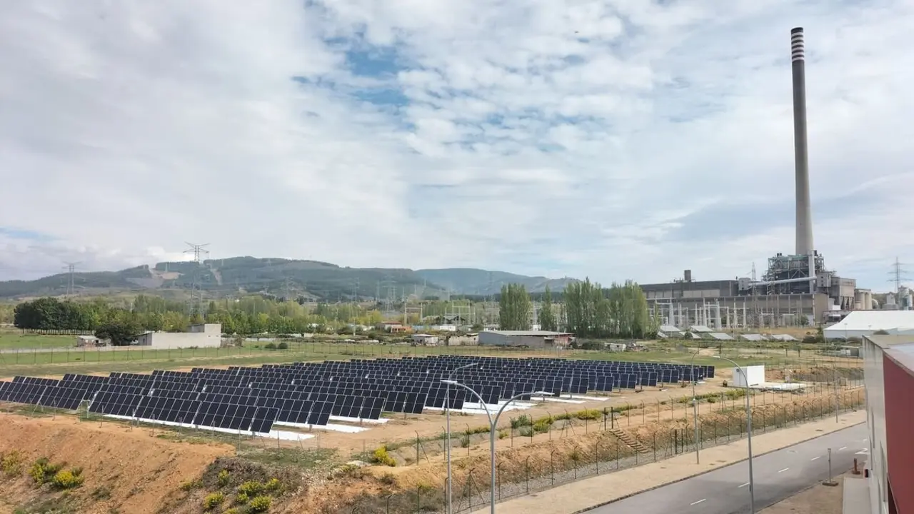 Instalación fotovoltaica para la investigación de energías renovables de la Fundación Ciudad de la Energía