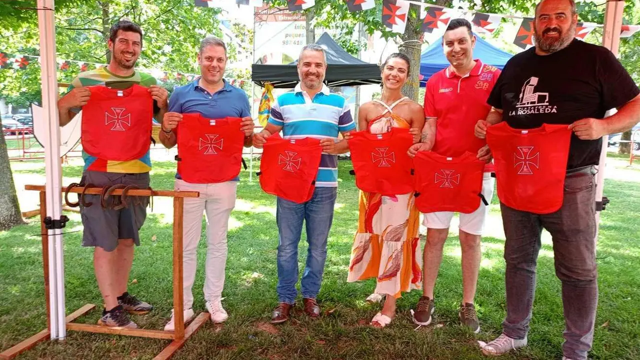 Turismo y Comercio de Ponferrada agradecen a la Plataforma vecinal su implicación en llevar la Noche Templaria a nuevos barrios.