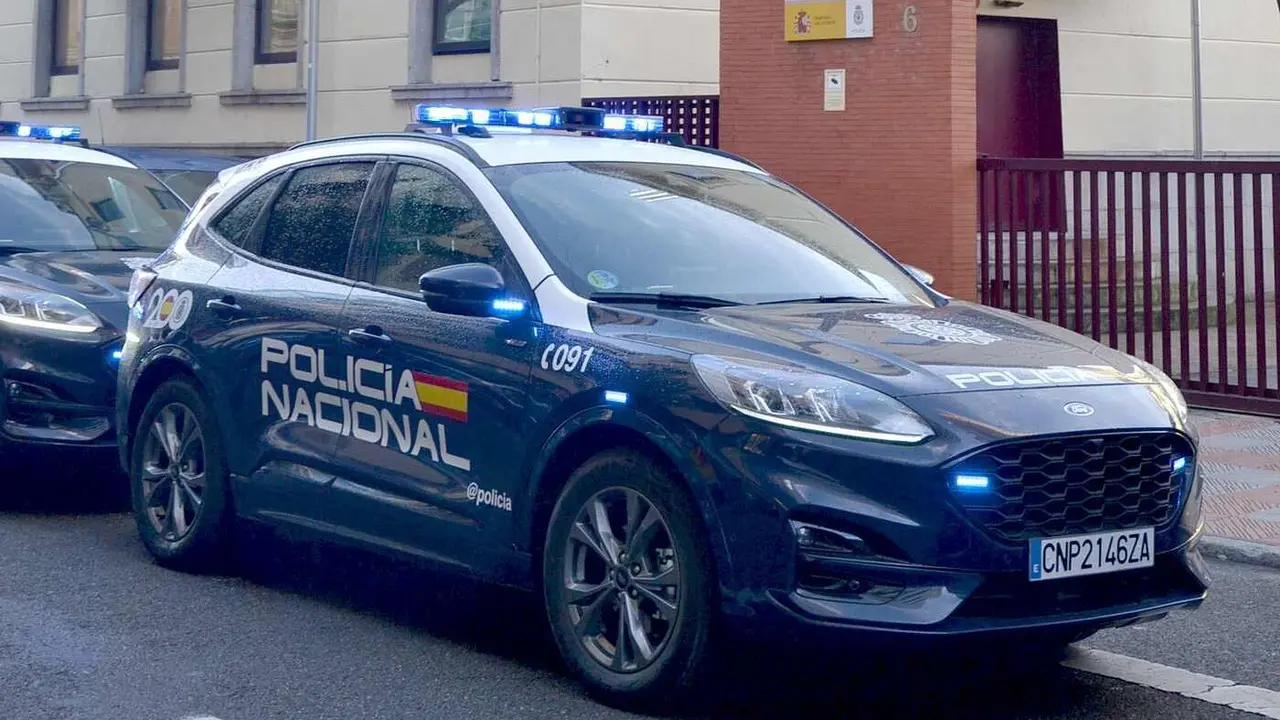 Patrullas de la Policía Nacional en la Comisaría de León.