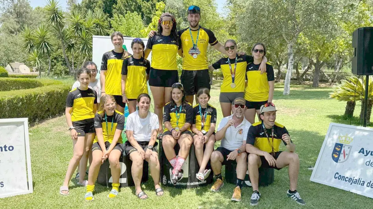Foto de la expedición leonesa en Matalascañas.