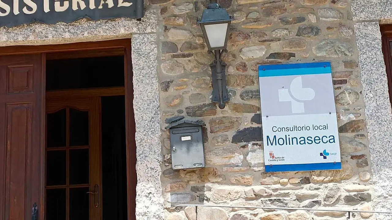 La falta de atención sanitaria en verano, en el centro de la denuncia.