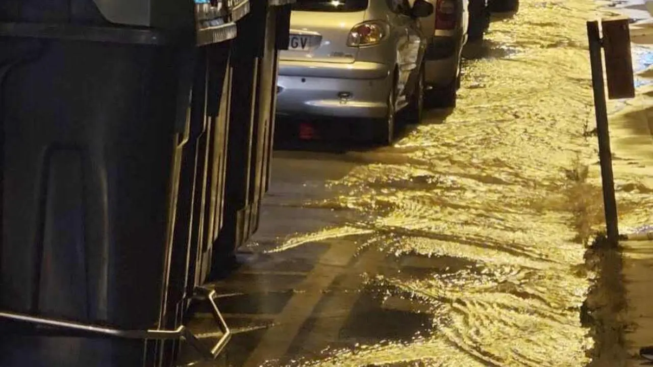 Imagen de la zona afectada por el reventón de agua.