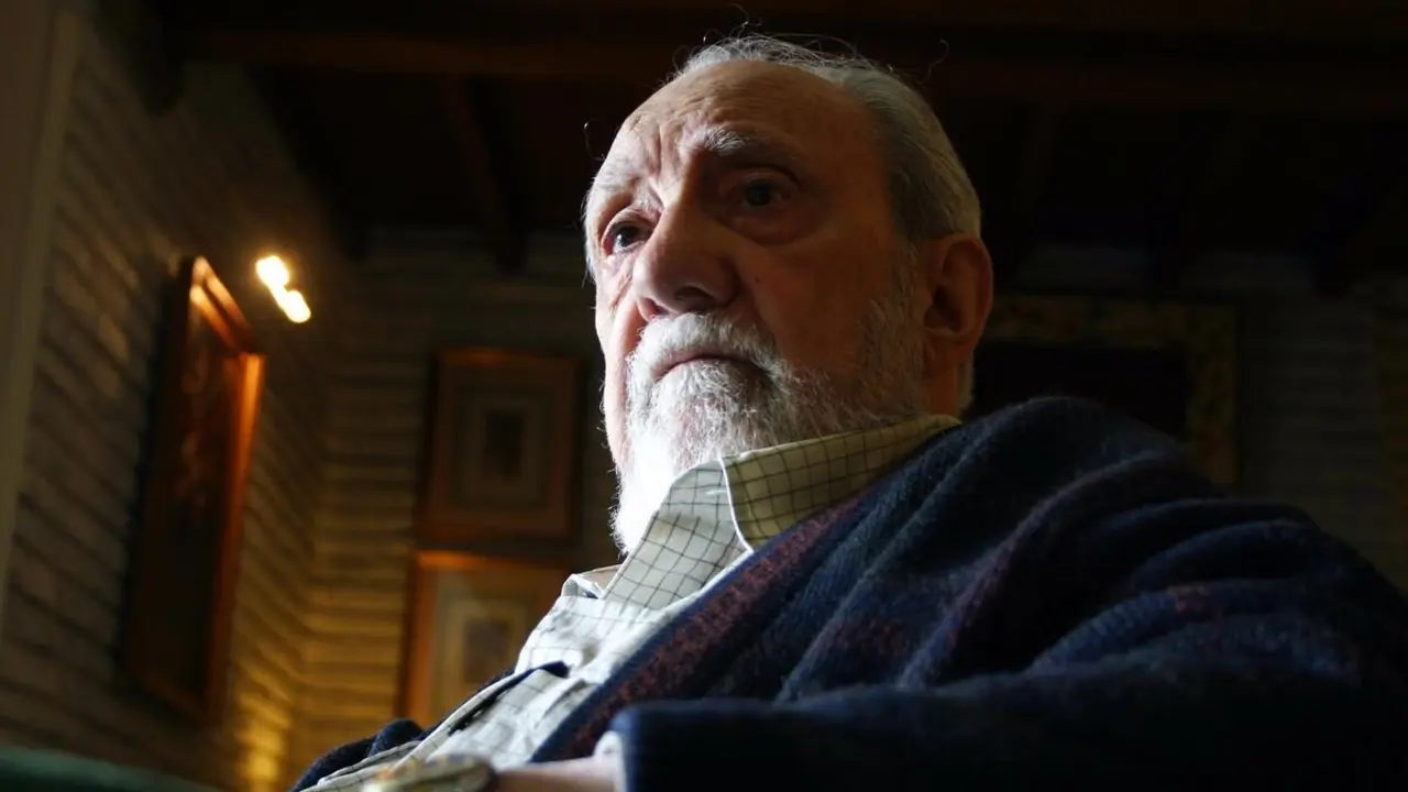El escritor Antonio Pereira, en el Parador de Villafranca (León), en una imagen de archivo. Foto: César Sánchez