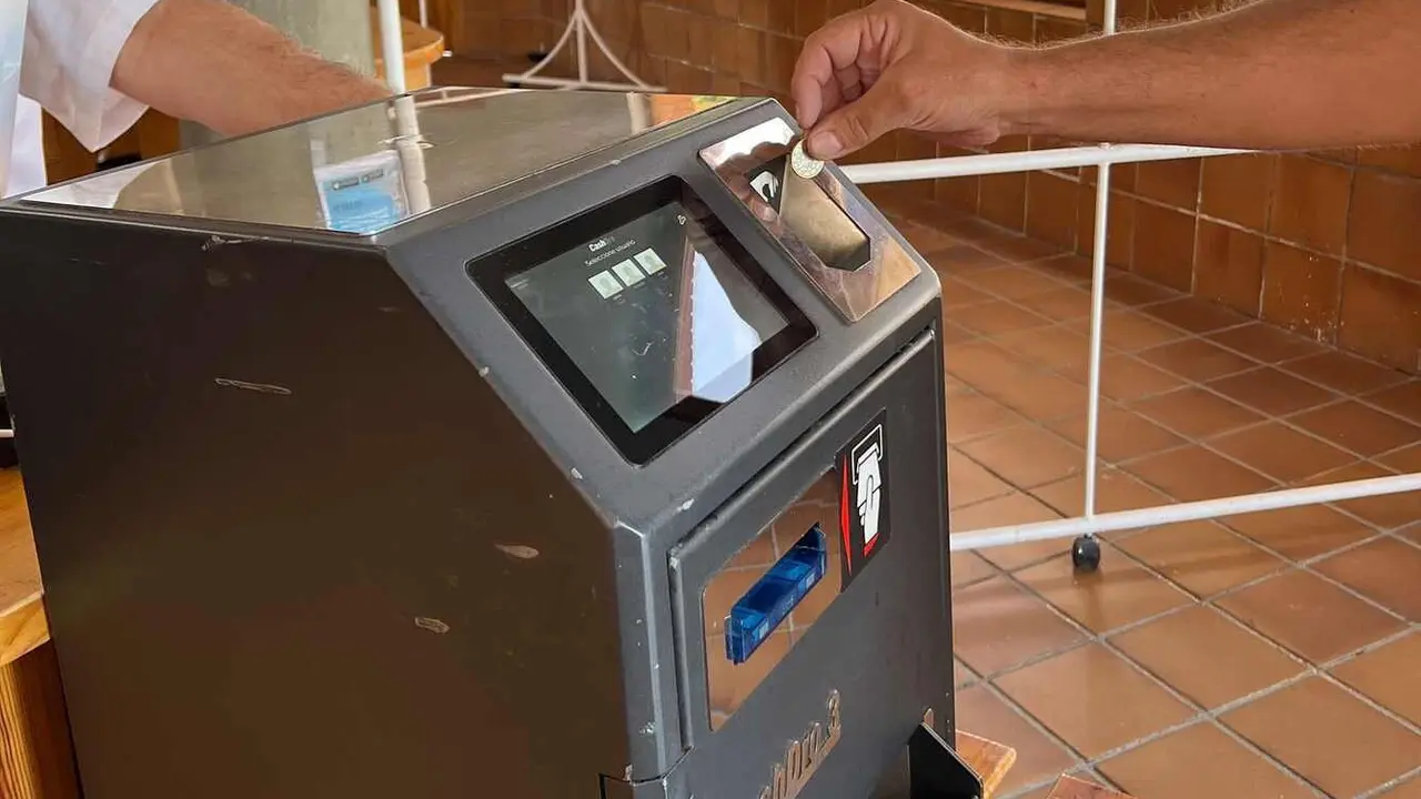 Imagen de las nuevas máquinas que permiten el pago en efectivo automático.