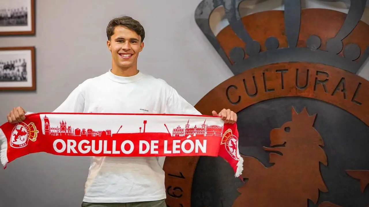 Larios, este viernes, en las oficinas de la Cultural y Deportiva Leonesa.