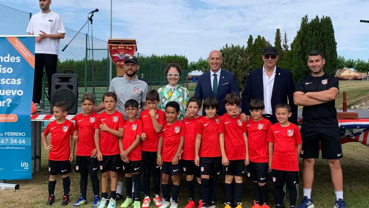 El Aero Club de León ha sido el escenario esta semana del primer Campus de la Academia Atlético de Madrid, una iniciativa deportiva que ha reunido a 150 niños y niñas que han tenido la oportunidad de aprender y entrenar siguiendo la metodología oficial del club colchonero.