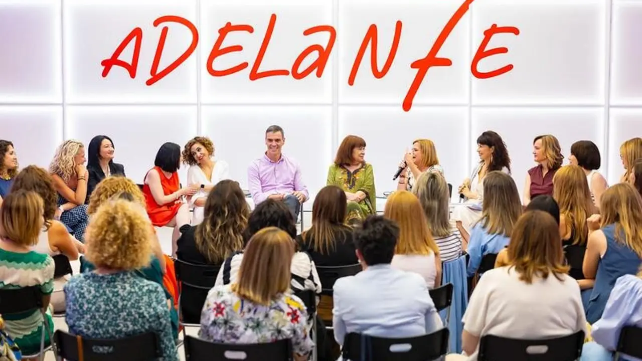Reunión de Pedro Sánchez con las secretarias de Igualdad de los territorios y portavoces de Igualdad en las Cortes. Foto: PSOE