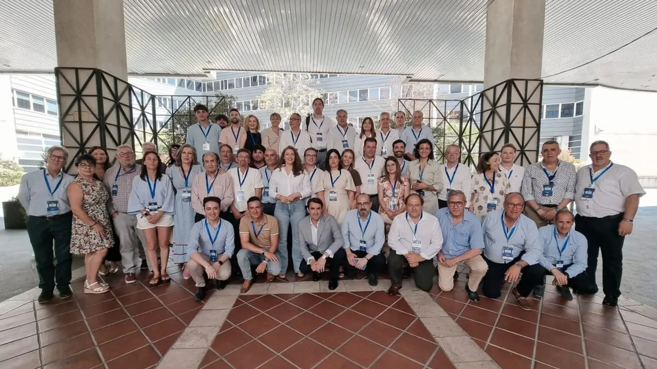 Delegación de León en el 21 Congreso Nacional del PP, con Ester Muñoz en el centro.