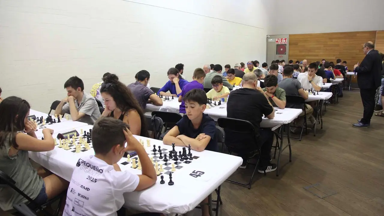 Decenas de jugadores aficionados se dierron cita en el torneo Blitz. Foto: Luque