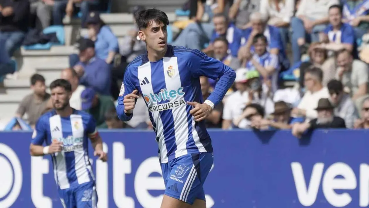 Pau Ferrer, durante un partido de la SD Ponferradina.