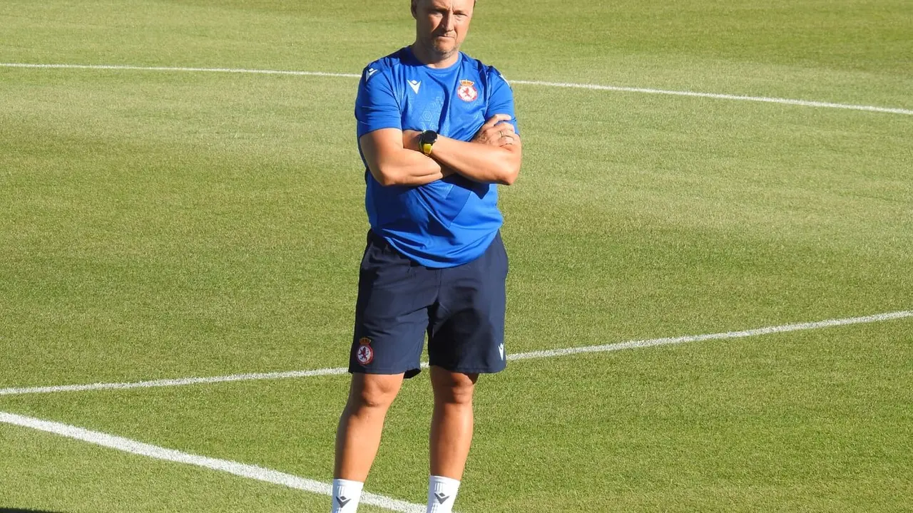 Raúl Llona, durante un entrenamiento con la Cultural y Deportiva Leonesa.