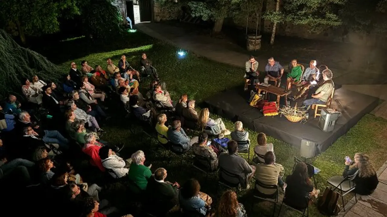 Uno de los filandones nocturnos del evento 'Estar en Babia'. Foto: Prodigioso Volcán