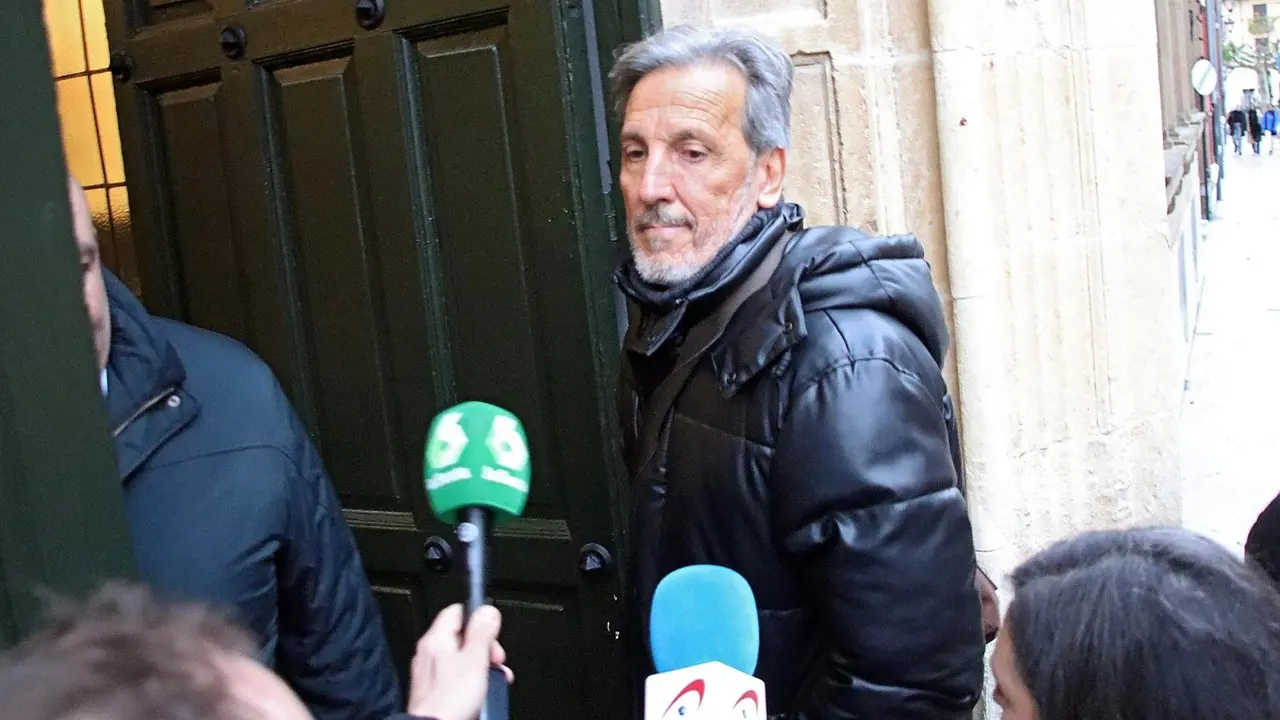 El Tribunal Supremo ha confirmado la condena de 16 años y 11 meses de cárcel impuesta a Pedro Muñoz Fernández, exconcejal del Ayuntamiento de Ponferrada, por un caso de extrema violencia de género cometido contra su entonces esposa, Raquel Díaz Álvarez. En las fotografías, imágenes de las sesiones del juicio. Fotos: Peio García