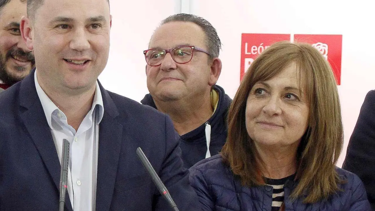 Ana Arias, junto a Javier Alfonso Cendón, durante las primarias del partido. Foto: Campillo
