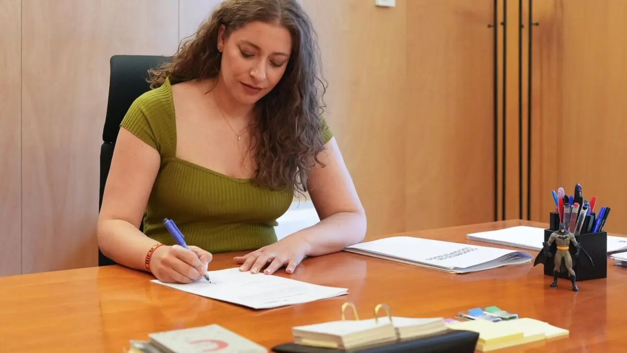 La leonesa Ester Muñoz se estrenó este jueves como portavoz nacional del PP firmando una PNL reclamando proyectos para León.