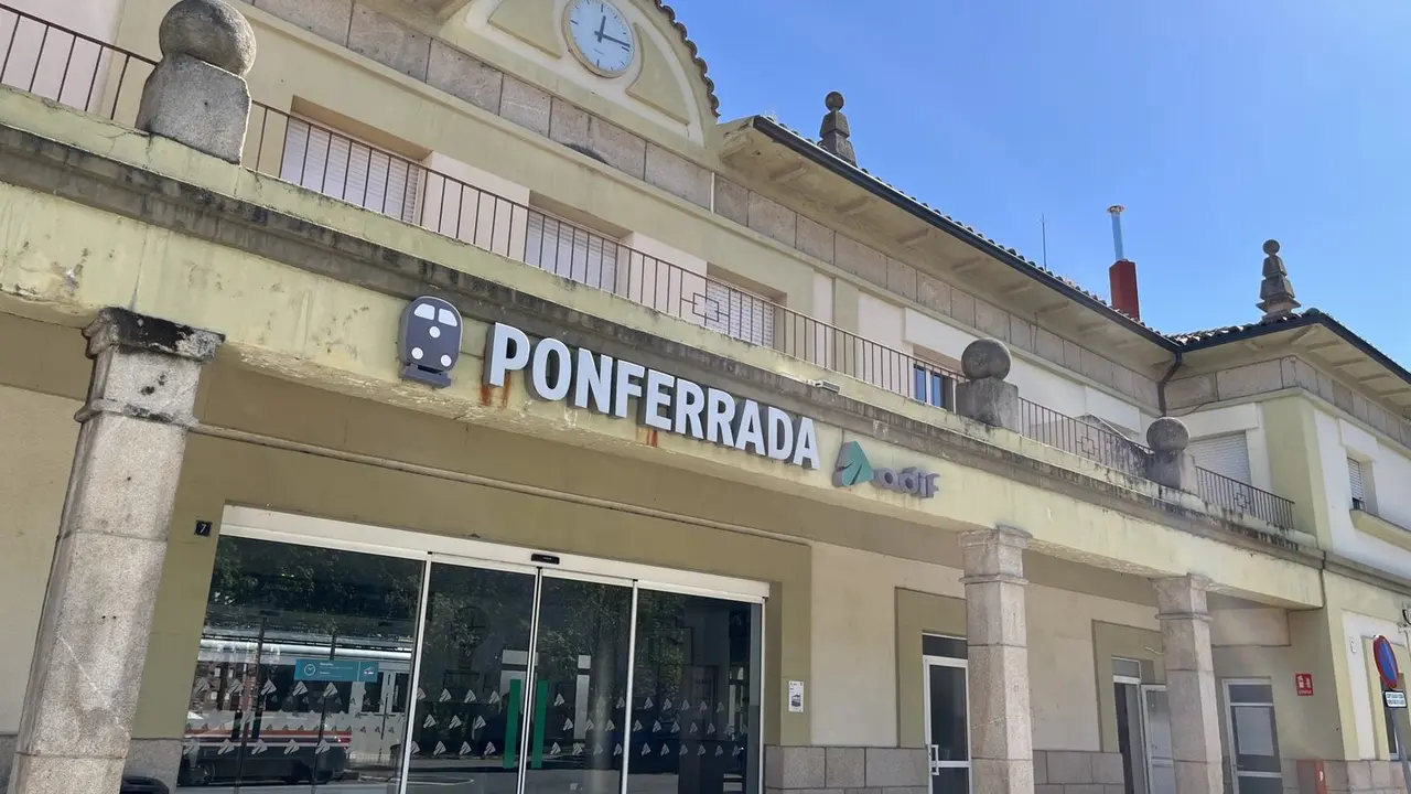 Exterior de la estación de tren de Ponferrada.