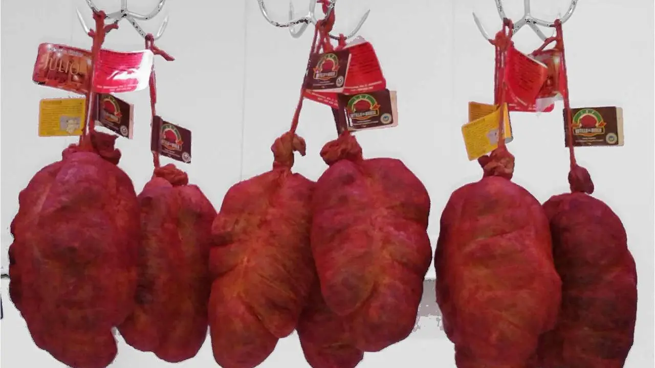 Botillos de El Bierzo, una delicia que avanza hacia el reconocimiento internacional en su festival.